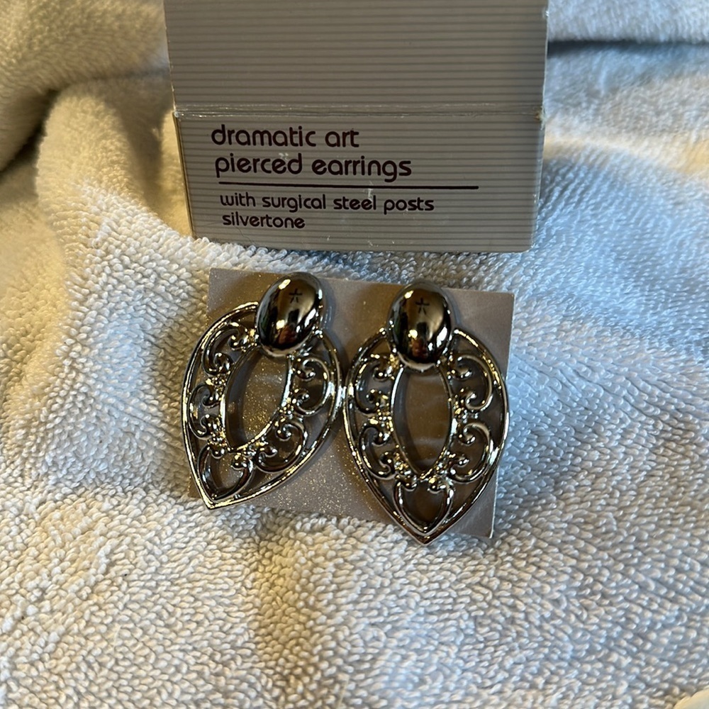 Avon Vintage 1987 Dramatic Art Pierced Earrings Silver Scroll